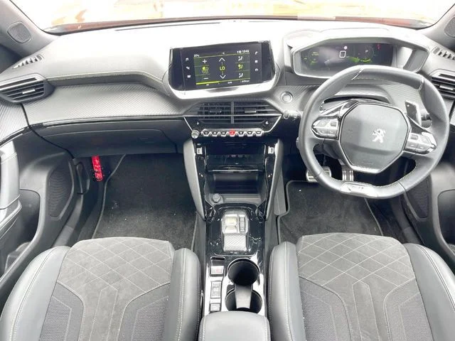 Peugeot PEUGEOT 2008 GT　ブルーHDi photo 2