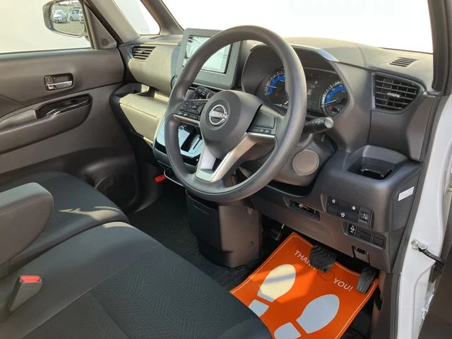 Nissan ROOX ハイウェイスターX photo 2