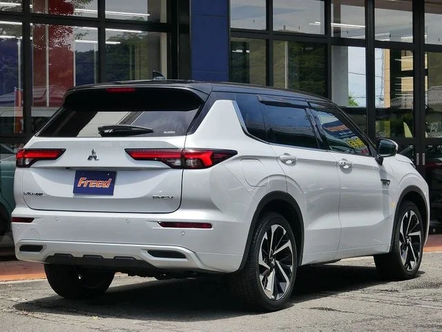 Mitsubishi OUTLANDER PHEV P photo 2