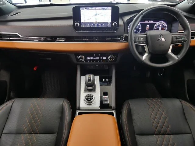 Mitsubishi OUTLANDER PHEV P photo 3