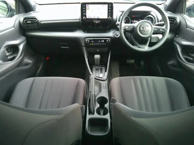 Toyota YARIS G photo 2