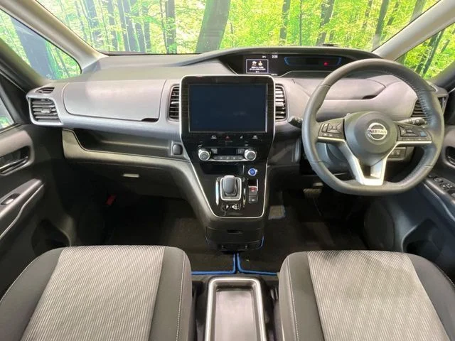 Nissan SERENA WG e−POWER　ハイウェイスター　V photo 2