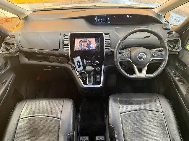 Nissan SERENA S-HYBRID ハイウェイスター　V photo 2
