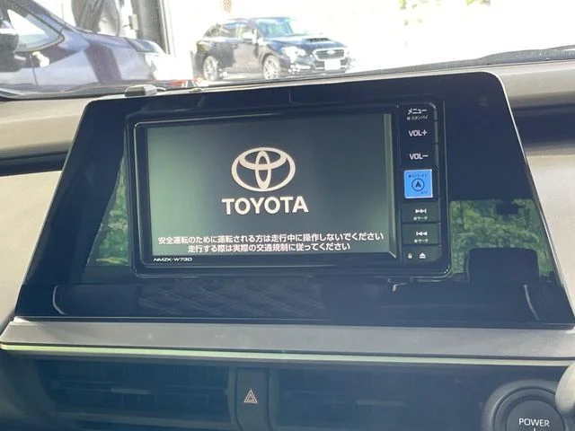 Toyota PRIUS X photo 4