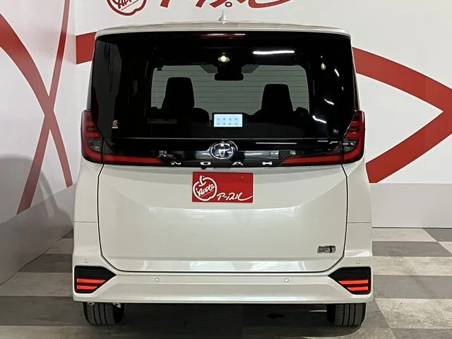 Toyota NOAH HYBRID 4WD S−Z photo 3
