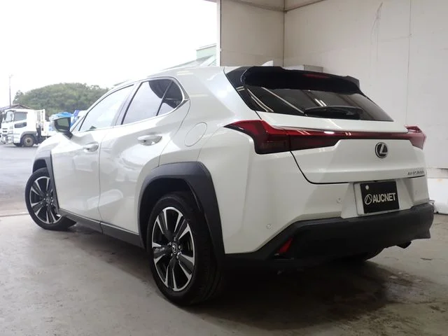Toyota LEXUS UX300h バージョンL photo 3