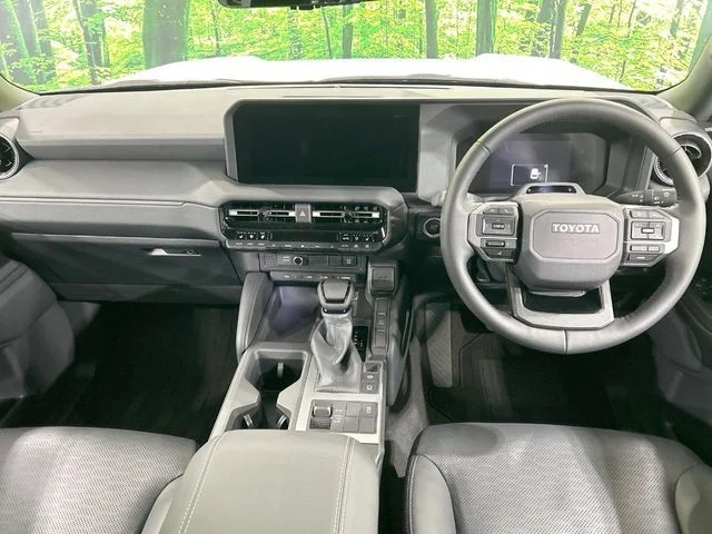 Toyota LANDCRUISER 250 VX photo 2