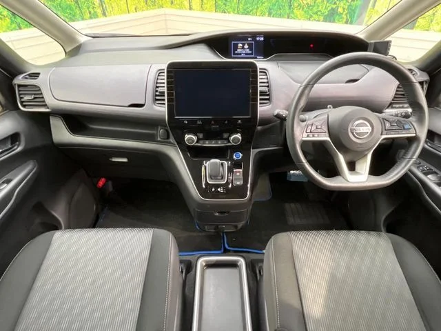 Nissan SERENA WG e−POWER　ハイウェイスター　V photo 2
