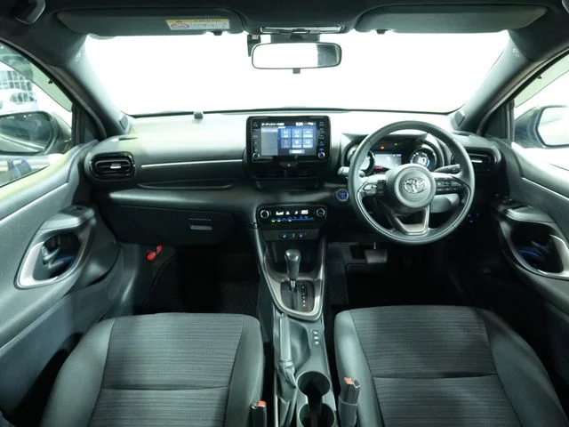 Toyota YARIS HYBRID Z photo 2