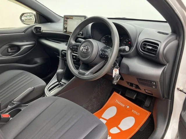 Toyota YARIS HYBRID X photo 2
