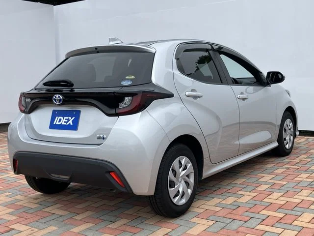 Toyota YARIS HYBRID X photo 3