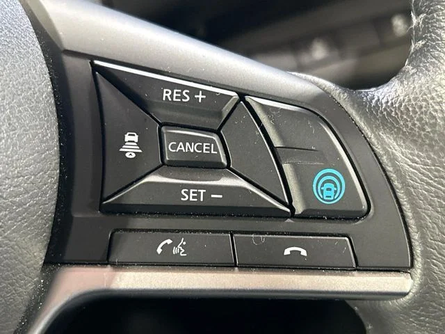Nissan KICKS X photo 3