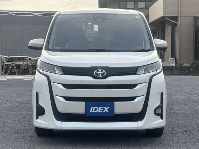 Toyota NOAH 4WD X photo 4