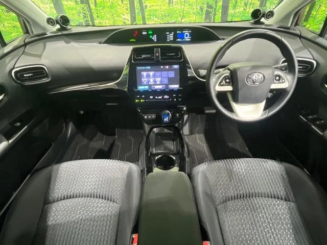 Toyota PRIUS A photo 2