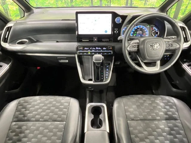 Toyota VOXY HYBRID 4WD ハイブリッド　S−Z　E−Four photo 2