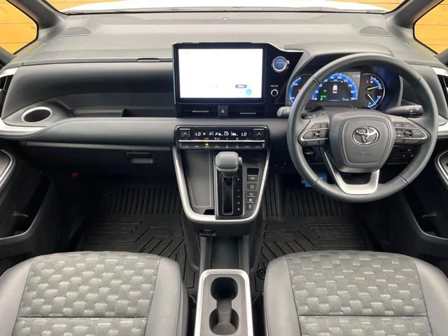 Toyota VOXY HYBRID S−Z photo 2