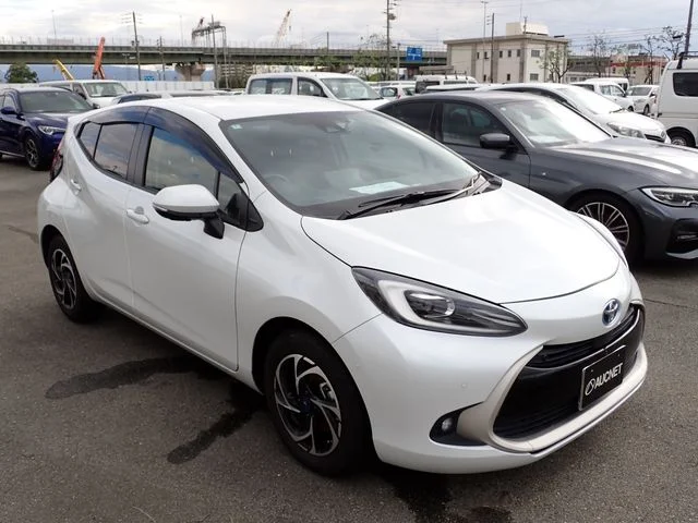 Toyota AQUA Z photo 4