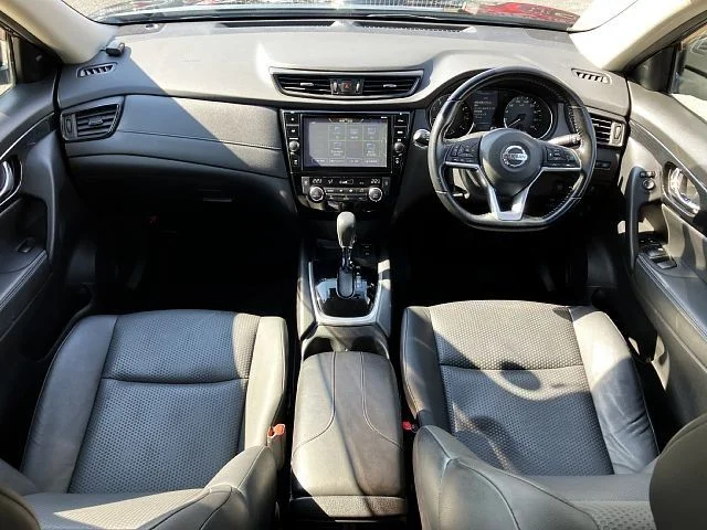 Nissan X-TRAIL 2WD 20Xi photo 2