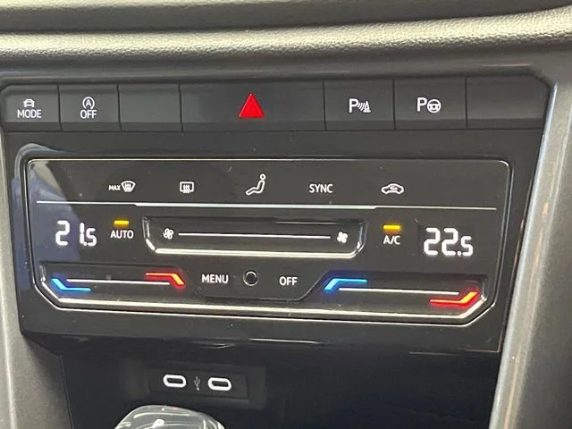 Volkswagen VOLKSWAGEN T-Roc TSI　スタイル photo 4