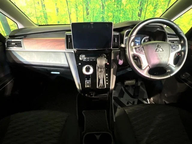 Mitsubishi DELICA D:5 4WD P photo 2