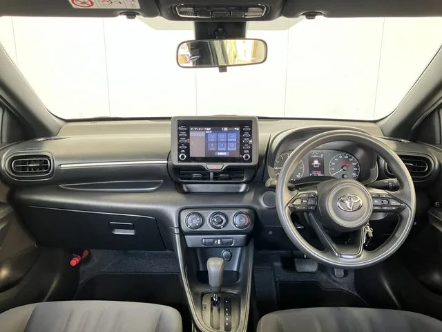 Toyota YARIS X photo 2