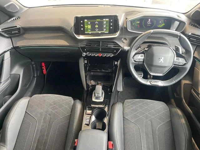 Peugeot PEUGEOT 208 GT photo 2