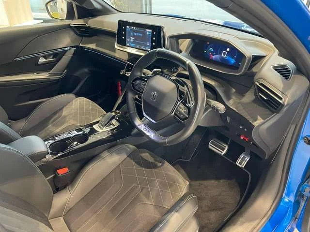 Peugeot PEUGEOT 208 GT photo 4