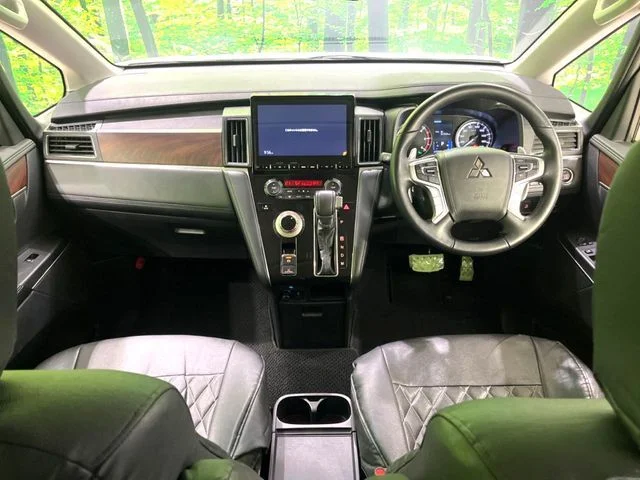 Mitsubishi DELICA D:5 4WD P photo 3