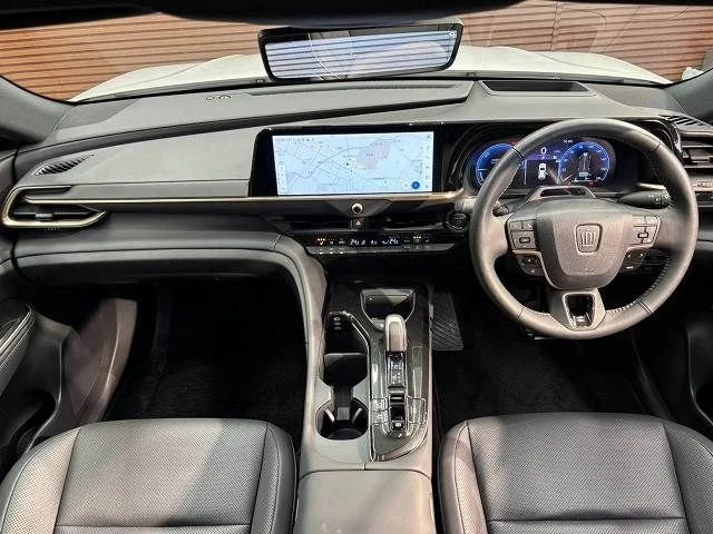 Toyota CROWN SPORT Z photo 2