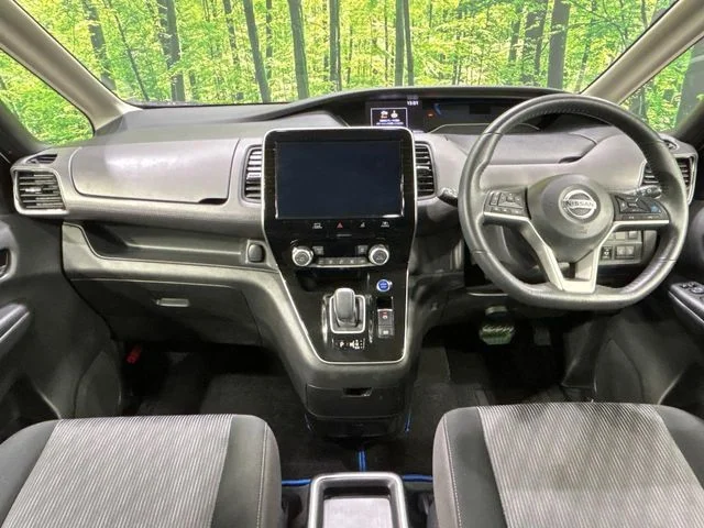 Nissan SERENA WG e−POWER　ハイウェイスター　V photo 2