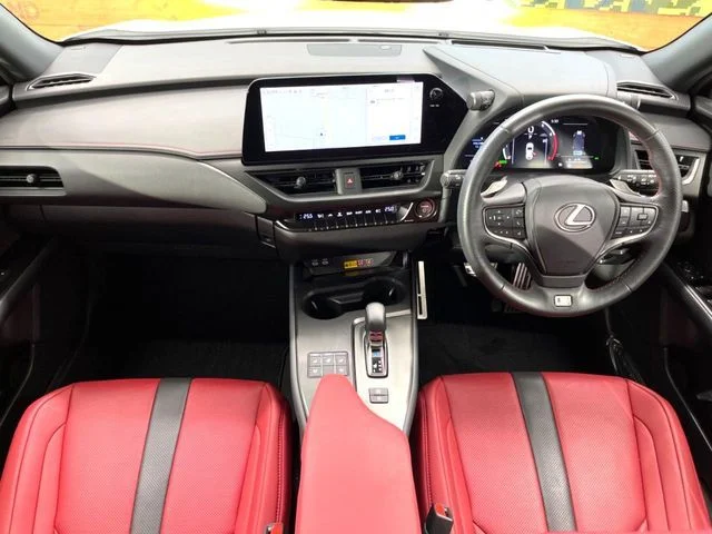 Toyota LEXUS UX300h 300h　Fスポーツ photo 2