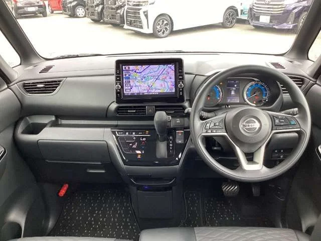 Nissan ROOX ハイウェイスターX　アーバンクロム photo 2