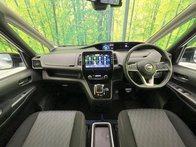 Nissan SERENA WG e−POWER　ハイウェイスター　V photo 2
