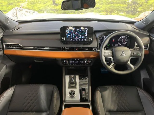 Mitsubishi OUTLANDER PHEV P photo 3