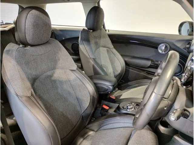 Bmw MINI COOPER D ベースグレード photo 2