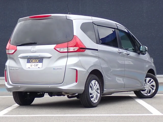 Honda FREED plus HYBRID 4WD B photo 3