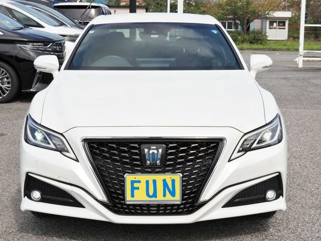 Toyota CROWN sedan hybrid S photo 2