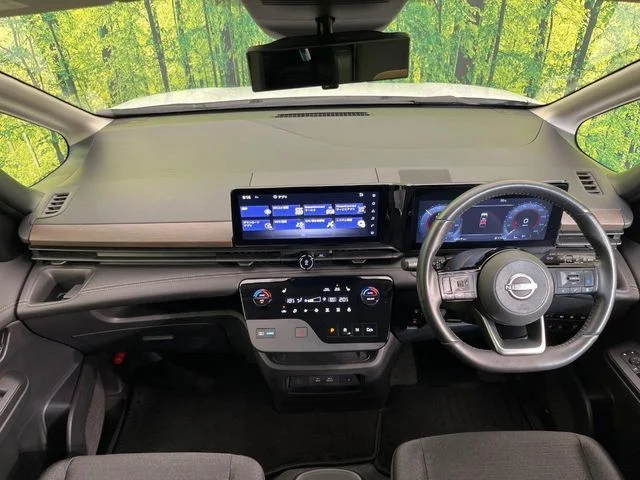 Nissan SERENA WG e−POWER　ハイウェイスター　V photo 2
