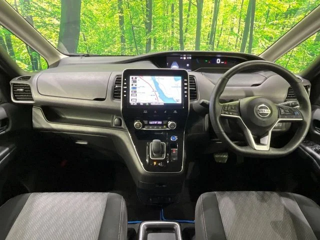 Nissan SERENA WG e−POWER　ハイウェイスター　V photo 2