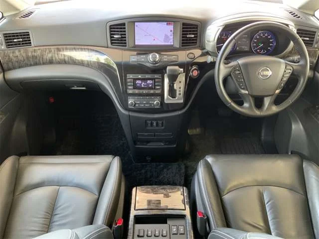 Nissan ELGRAND VIP photo 2