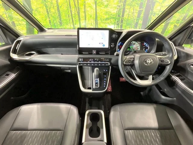 Toyota NOAH HYBRID S−Z photo 2
