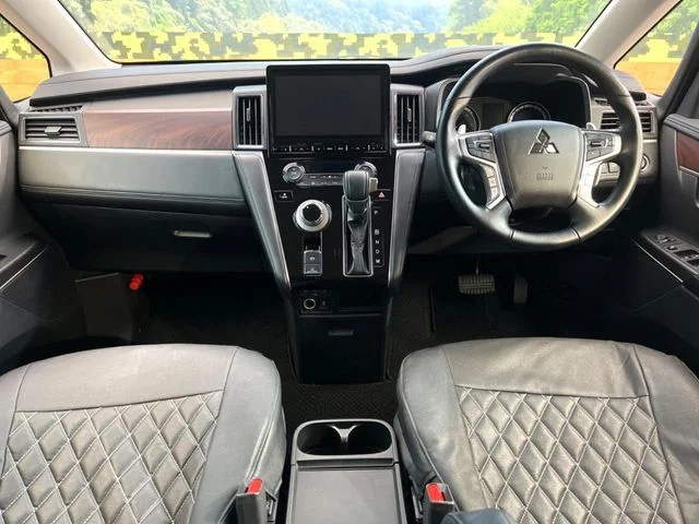 Mitsubishi DELICA D:5 4WD P photo 2