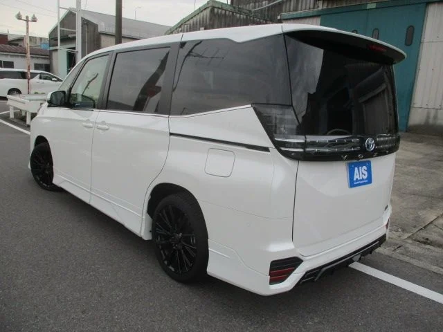 Toyota VOXY HYBRID S−Z photo 3