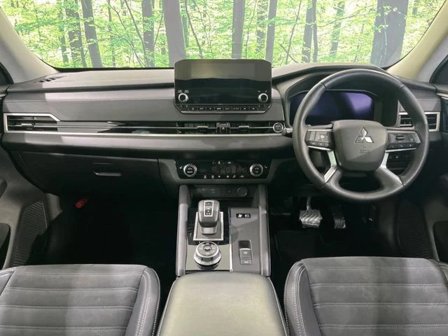 Mitsubishi OUTLANDER PHEV G photo 2