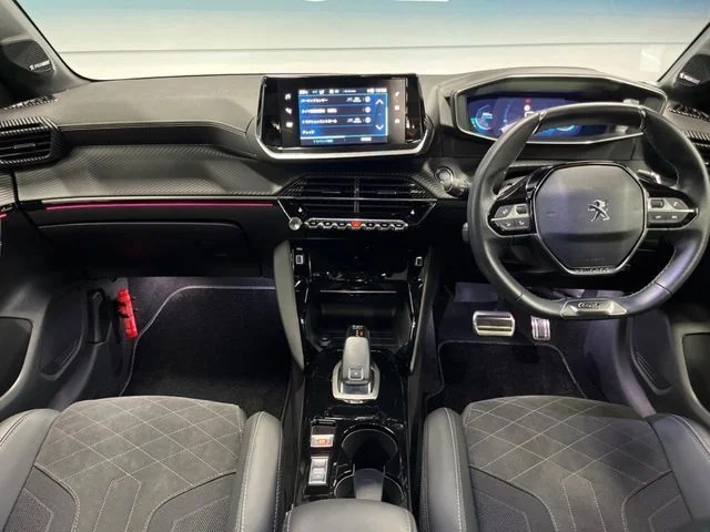 Peugeot PEUGEOT 208 GT photo 2