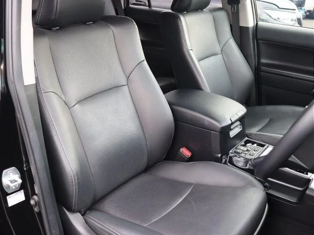 Toyota LANDCRUISER PRADO TX　Lパッケージ photo 3