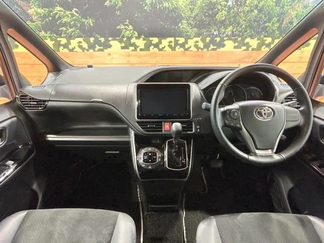Toyota VOXY ZS　煌3 photo 2