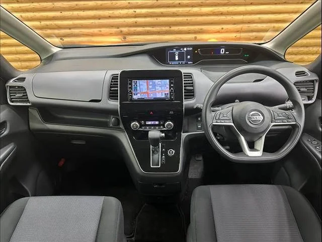 Nissan SERENA S-HYBRID XV photo 2