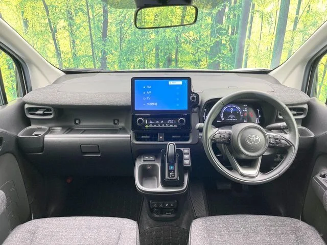 Toyota SIENTA HYBRID Z photo 2
