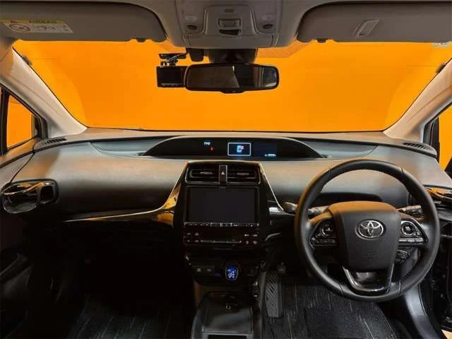 Toyota PRIUS S　セーフティプラス2 photo 2